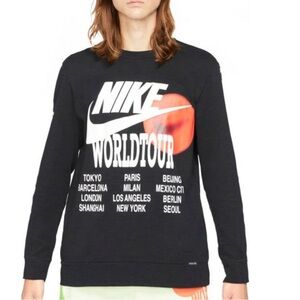 Nike Sportswear  World Tour Long Sleeve Shirt